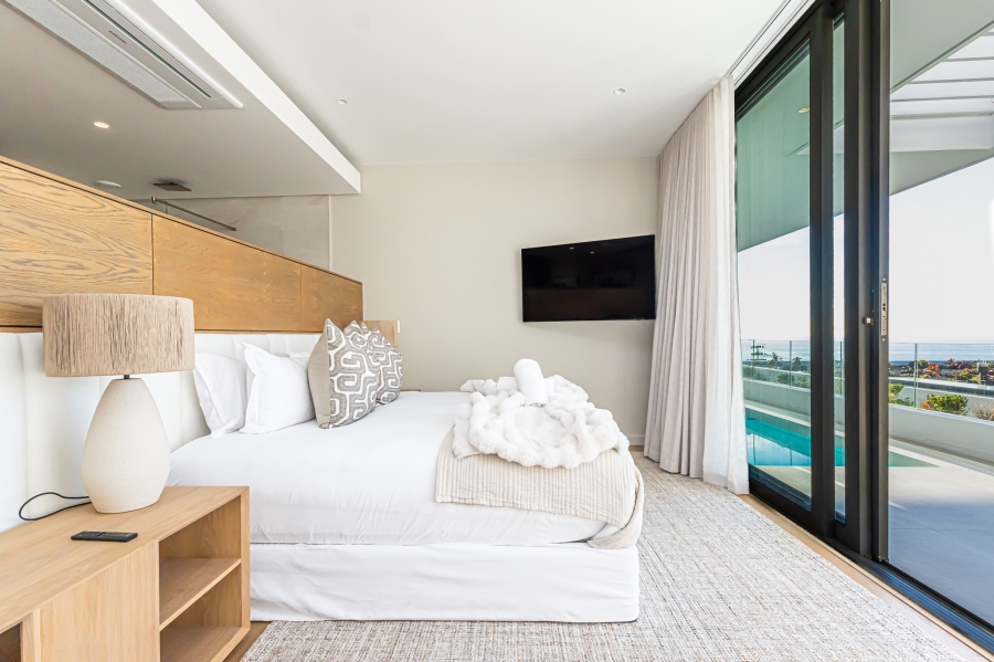 To Let 4 Bedroom Property for Rent in Fresnaye Western Cape